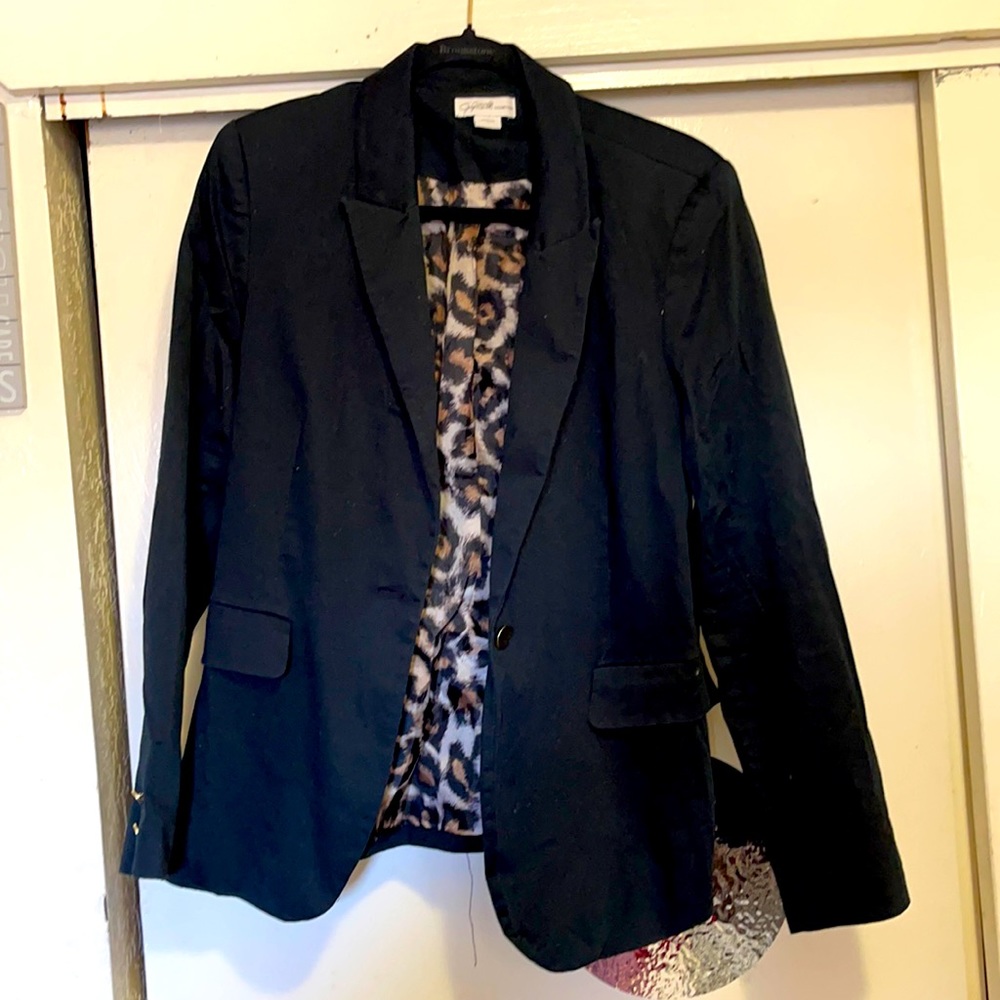 🪴🪴like new black blazer, cheetah print inside